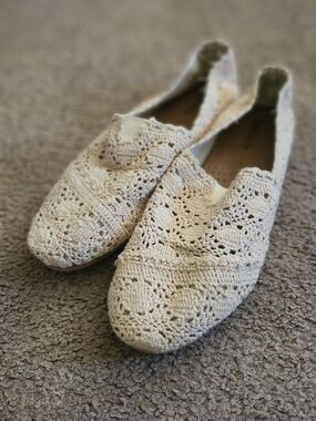 Bucco Women’s Crochet Slip-On Flats in Cream